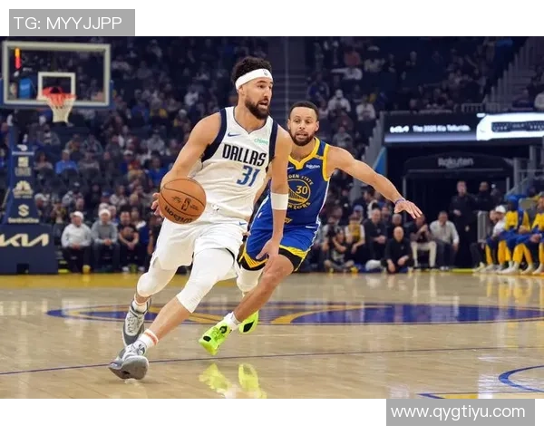 克莱新赛季首战表现平平13投仅4中三分球命中率低迷仅得10分