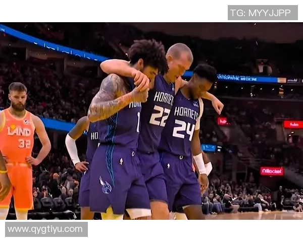 克尼佩尔表现起伏不定10投仅中3收获8分4板3助2帽并有5次失误