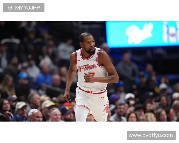 杜兰特称赞布克防守表现出色最终球队成功完成关键一击